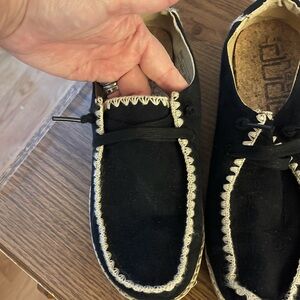 Hey Dude . Wendy . Size 7 . Black